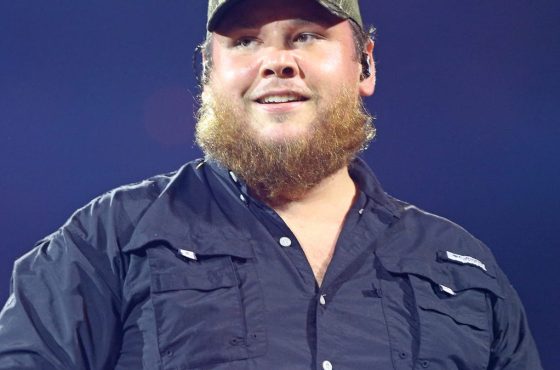 Luke Combs adds 2nd night at Lambeau and makes history at the stadium