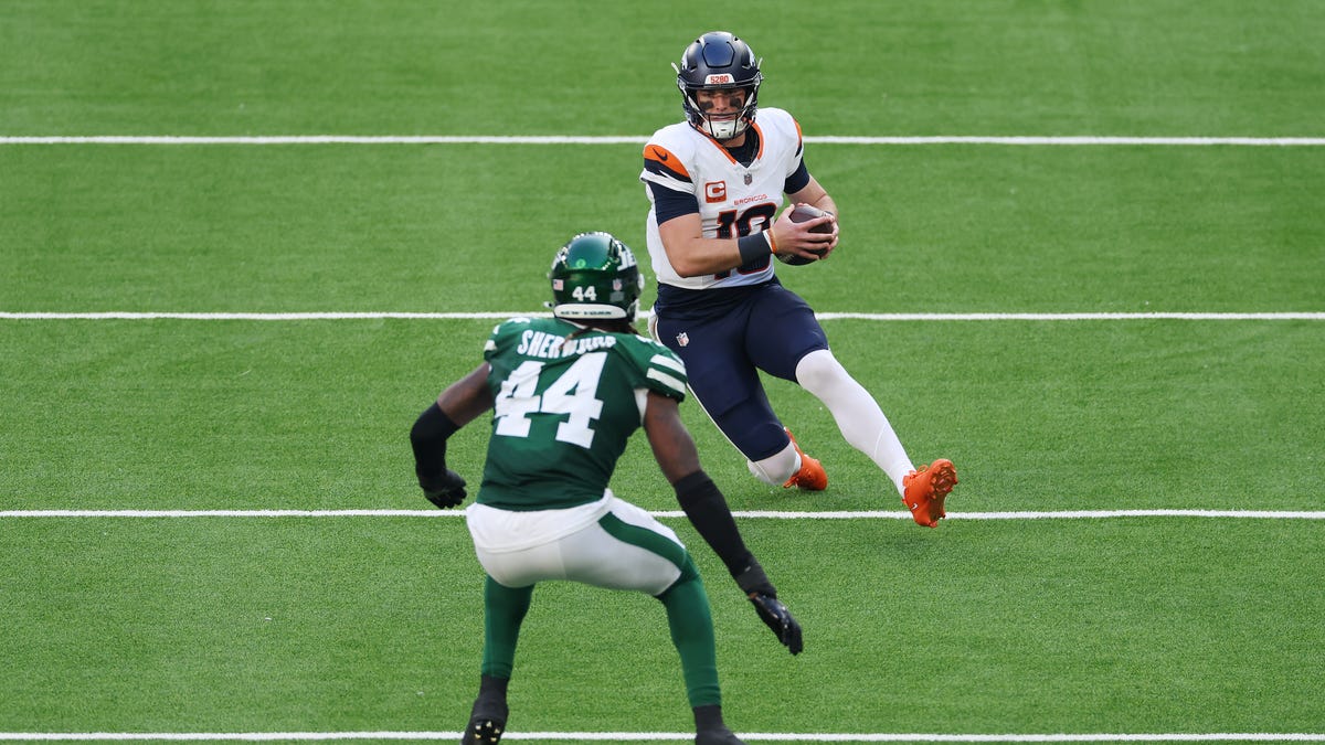 Fans react to Bo Nix trucking a Jets defender